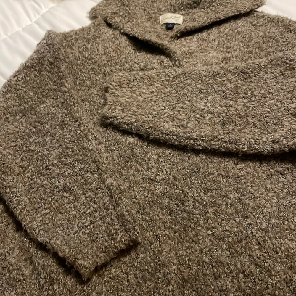 Universal thread sweater with stretch